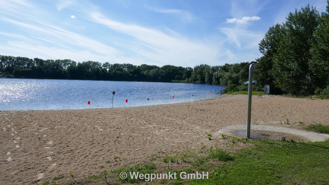 Der schöne Badesee den man zu Fuss locker in einer halben Stunde umrundet